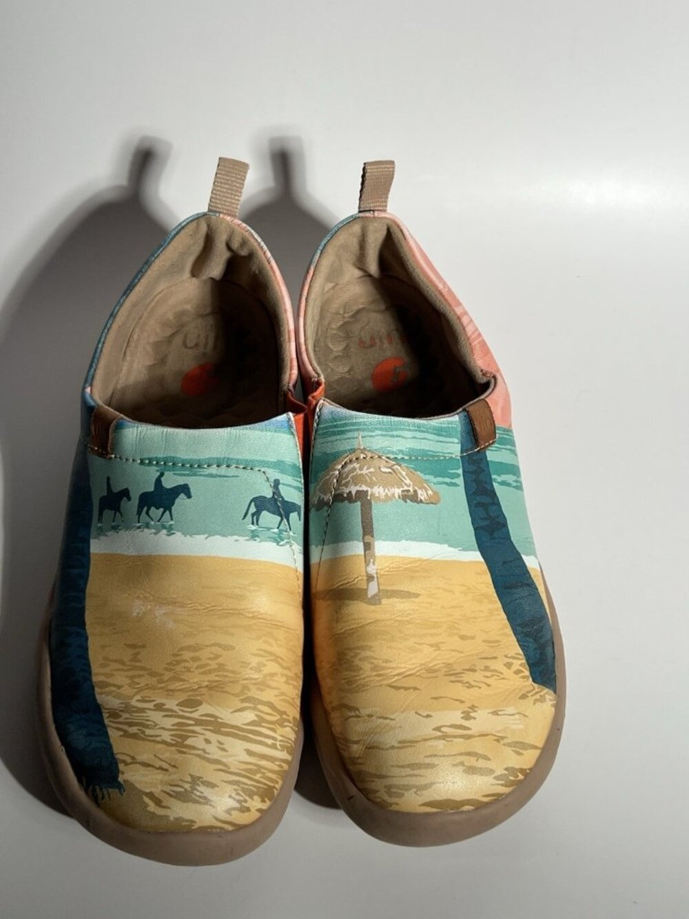 UIN Toledo Beach Horse Art Slip-On Shoes Women’s Size 7.5